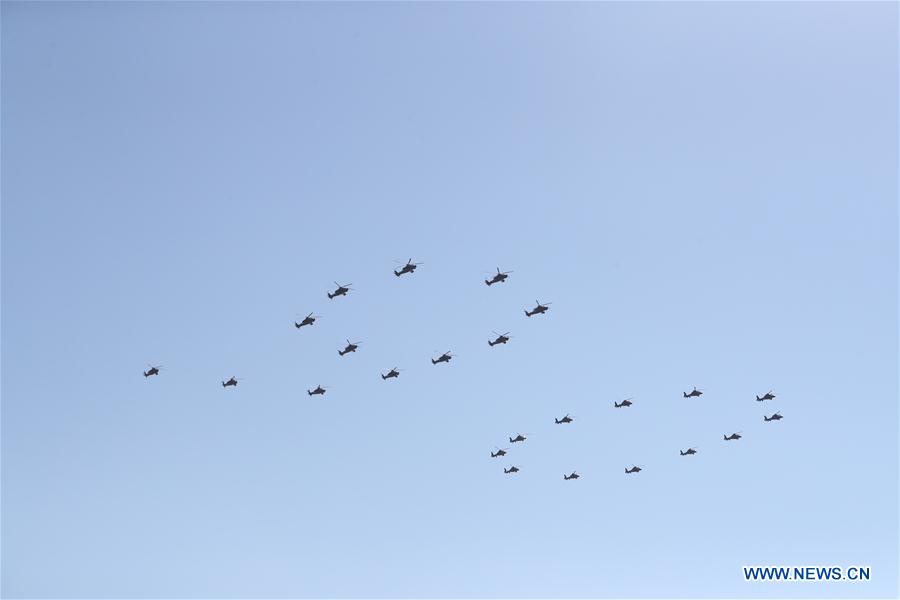 Exército chinês realiza desfile para celebrar 90º aniversário