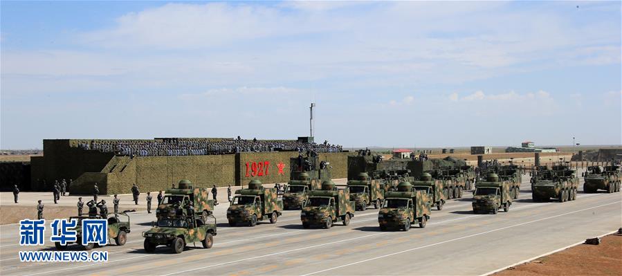 China demonstra equipamentos de guerra eletrônica em desfile pelo Dia do Exército