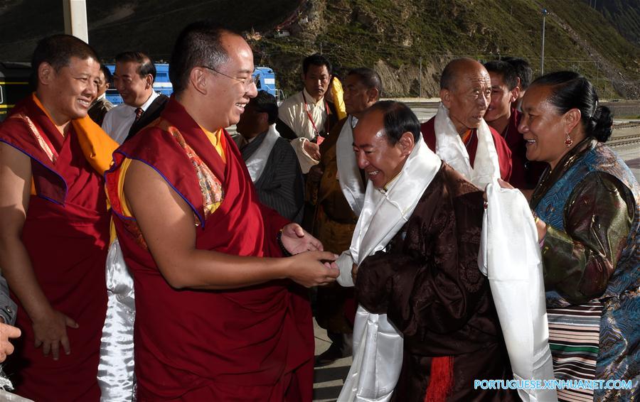 Panchen Lama realiza serviços budistas no Tibete