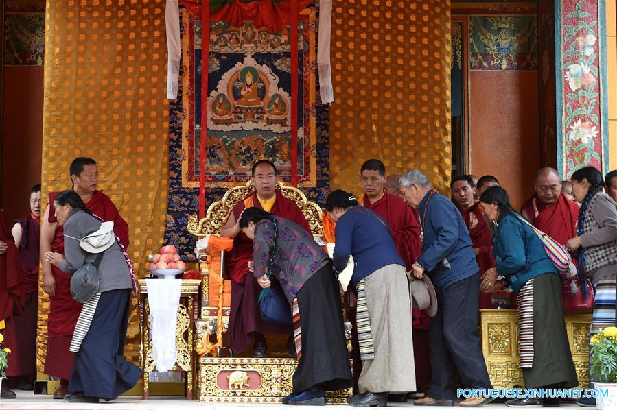 Panchen Lama realiza serviços budistas no Tibete