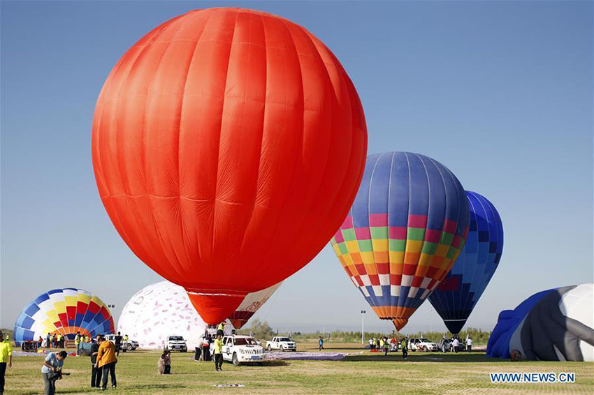 Festival de balões de ar quente realizado em Ningxia