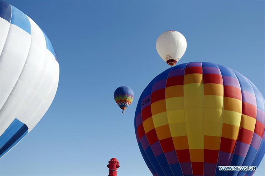 Festival de balões de ar quente realizado em Ningxia