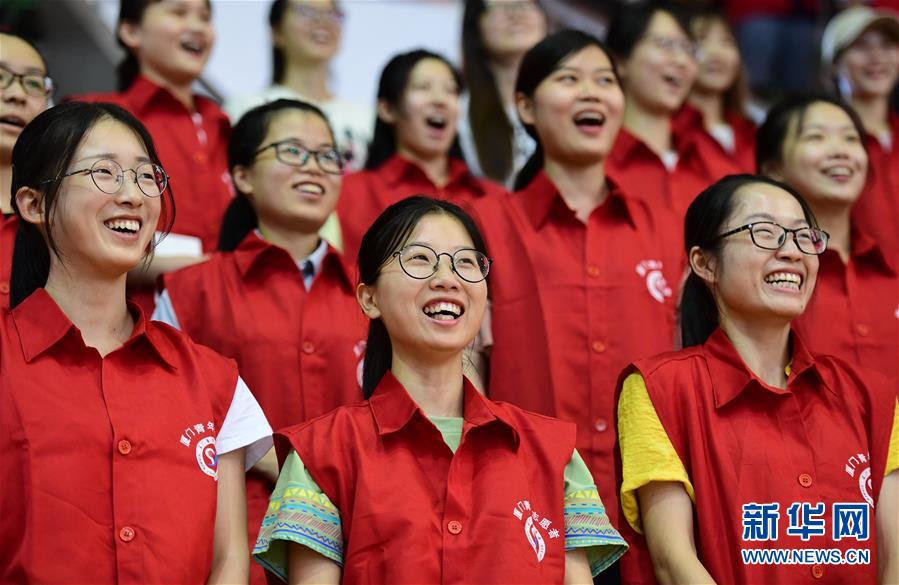 Voluntários do BRICS recebem treinamento de regras de etiqueta em Xiamen
