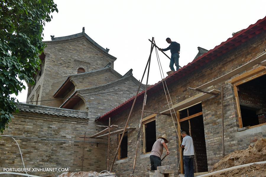 Castelo antigo em Shanxi atrai turistas, no norte da China