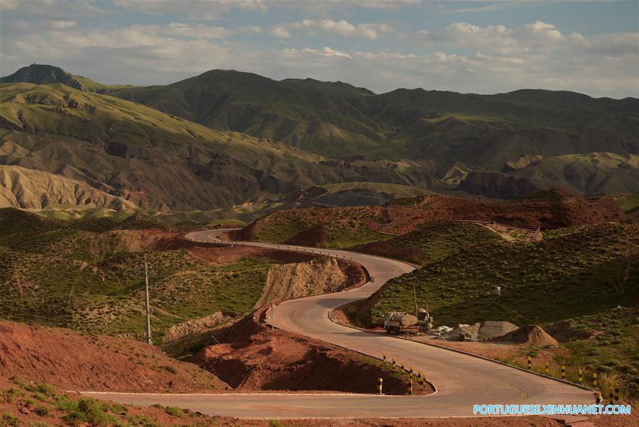 Cenário do Cânion Pingshanhu em Gansu, no noroeste da China