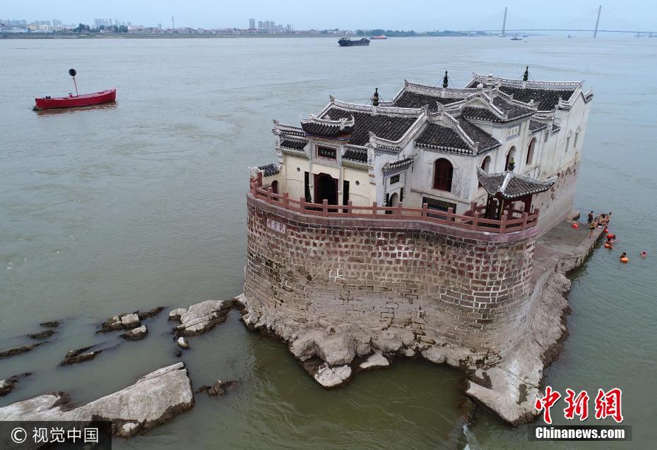 Templo ressurge após inundações em Hubei