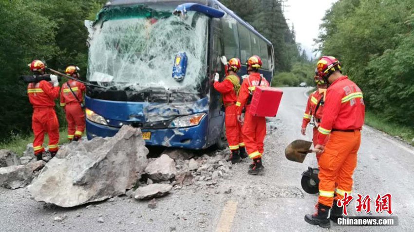 Forte terremoto no sudoeste da China deixa pelo menos 13 mortos e 175 feridos