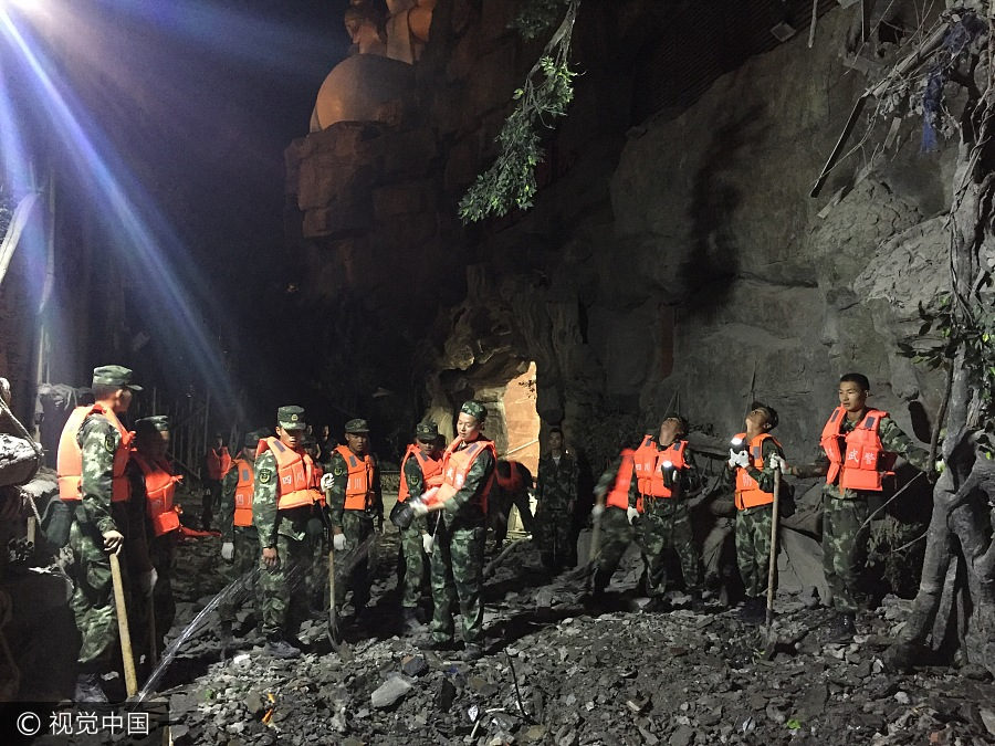 Socorristas urgem buscas pelas vítimas do terremoto