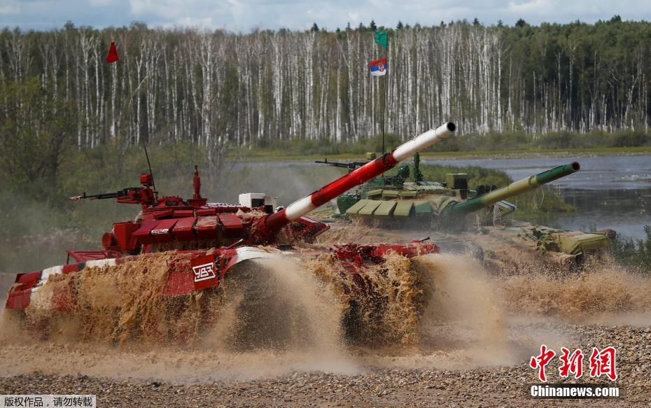 Tanques militares competem nos Jogos Internacionais do Exército 2017