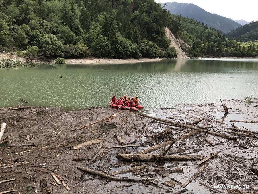 Terremoto de Sichuan: Equipes de resgate prosseguem buscas de salvamento