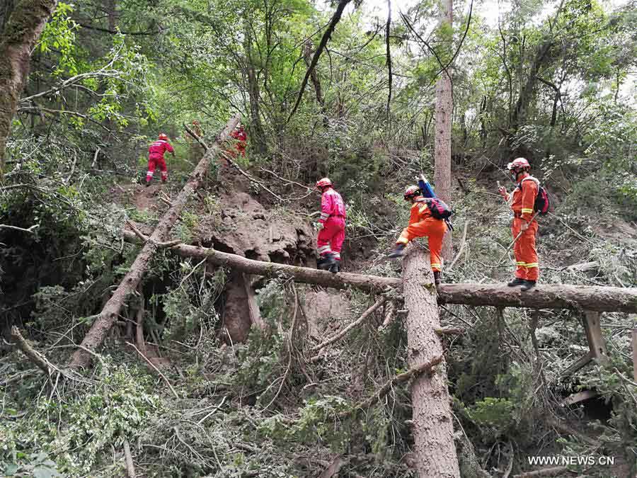 Terremoto de Sichuan: Equipes de resgate prosseguem buscas de salvamento