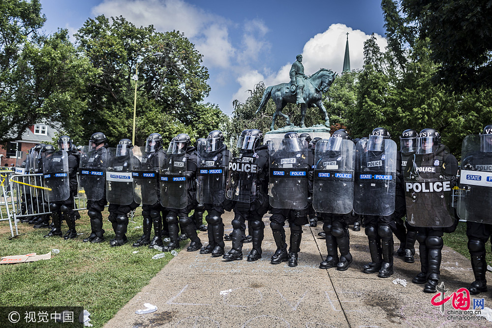 Manifestação supremacista branca na Virgínia causa três mortos e 34 feridos