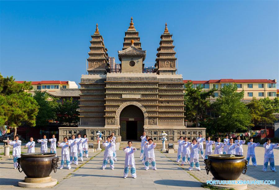 Idosos praticam Tai chi na Mongólia Interior