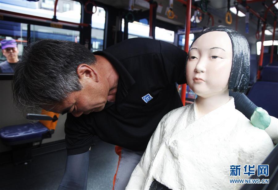 Estatuetas de “mulheres de conforto” colocadas em ônibus na Coreia do Sul