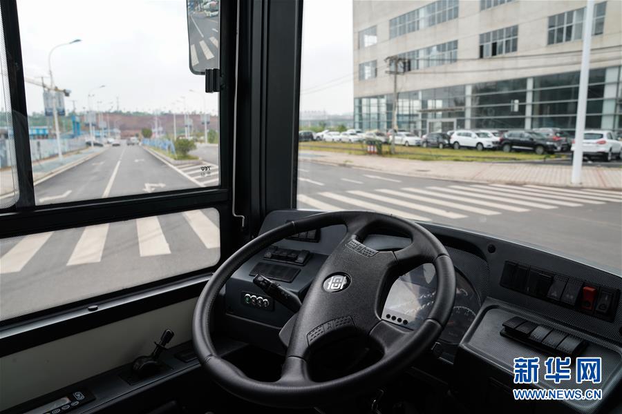 Primeiro ônibus inteligente sem motorista entra em fase de teste na China