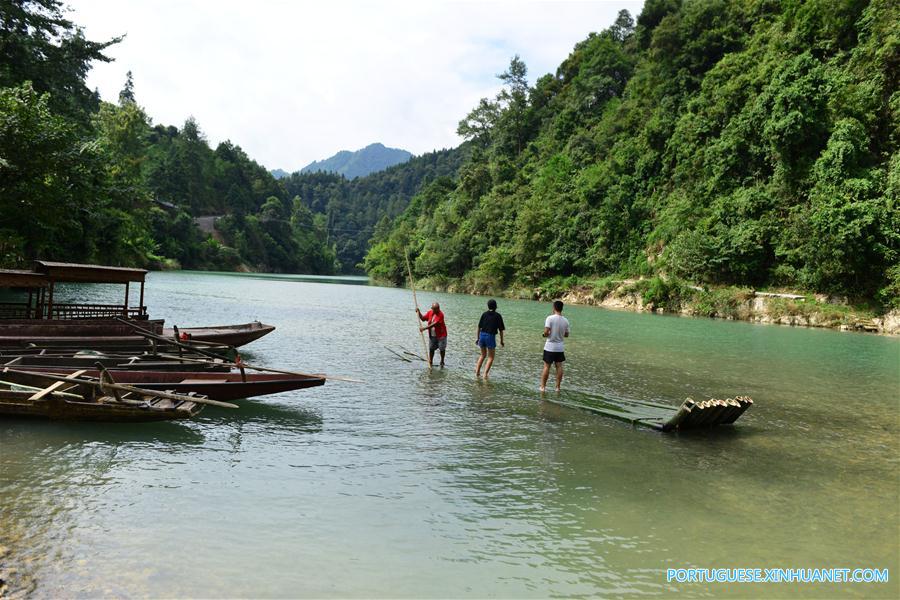 Fabricação de jangadas de bambu reaparece em Guizhou