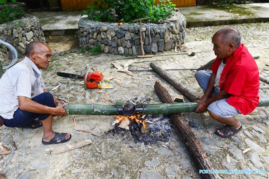 Fabricação de jangadas de bambu reaparece em Guizhou