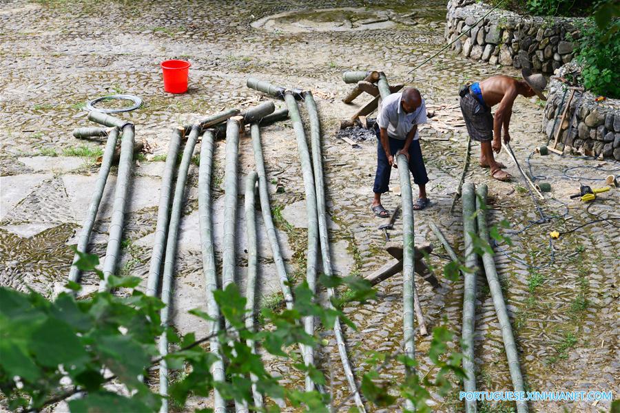 Fabricação de jangadas de bambu reaparece em Guizhou