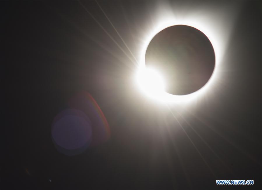 Milhares de americanos assistiram a eclipse solar total