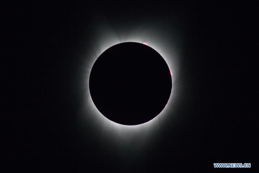 Milhares de americanos assistiram a eclipse solar total