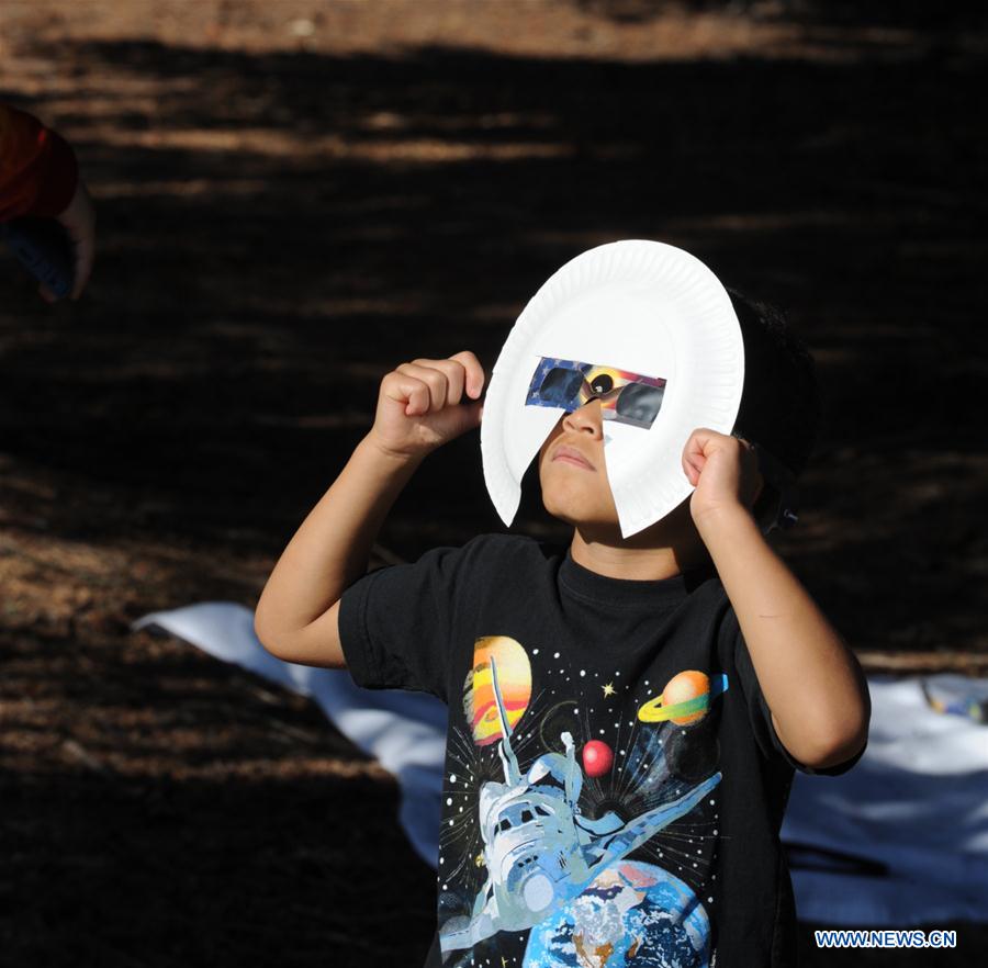 Milhares de americanos assistiram a eclipse solar total