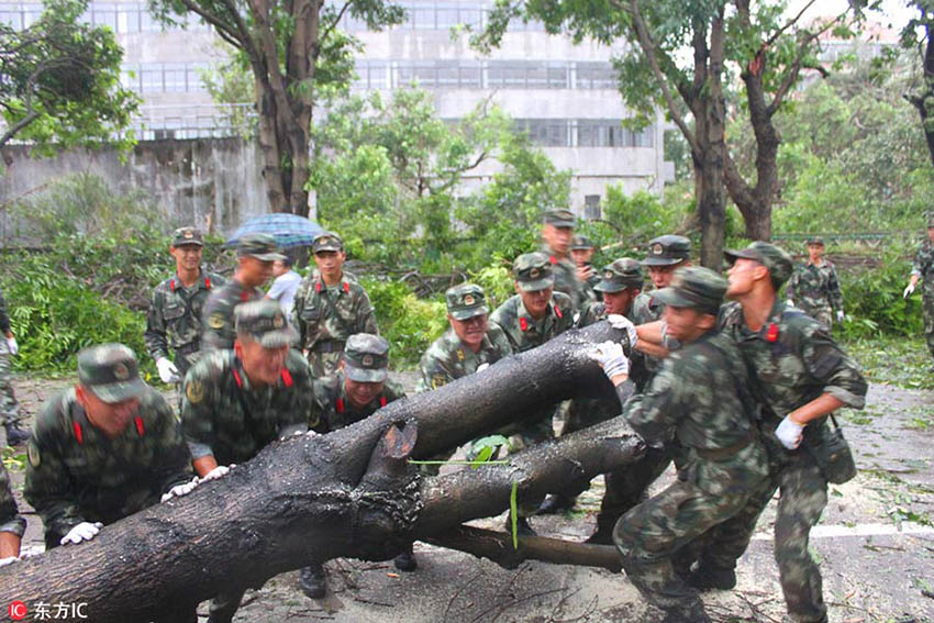 Tufão mais forte do ano provoca mortos e feridos no sul da China