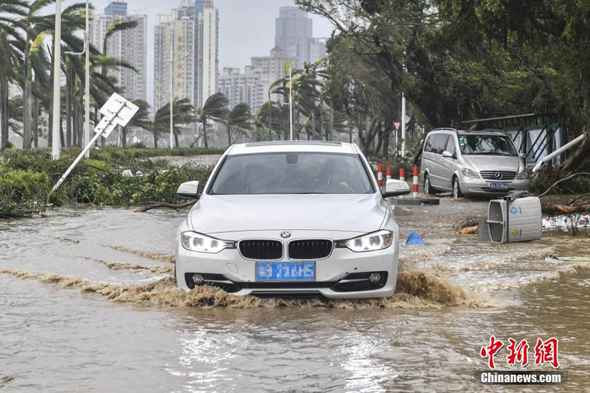 Tufão mais forte do ano provoca mortos e feridos no sul da China