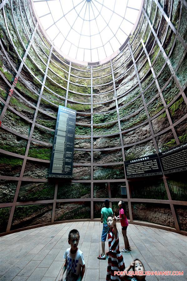 Parque de reliquias de dinossauro em Henan