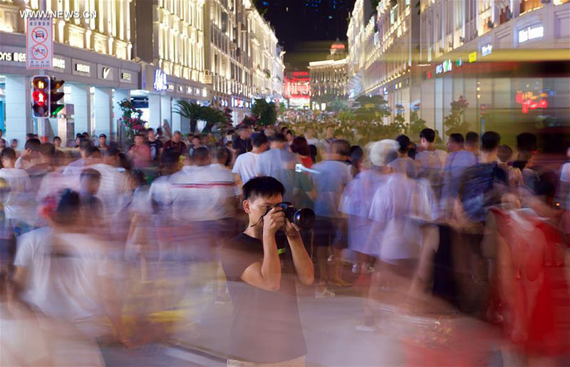 Imagens do passado e presente retratam transformação de Xiamen