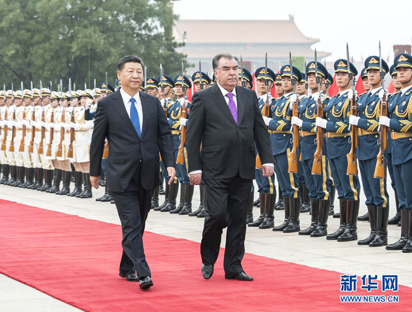 Xi Jinping se encontra com seu colega do Tajiquistão