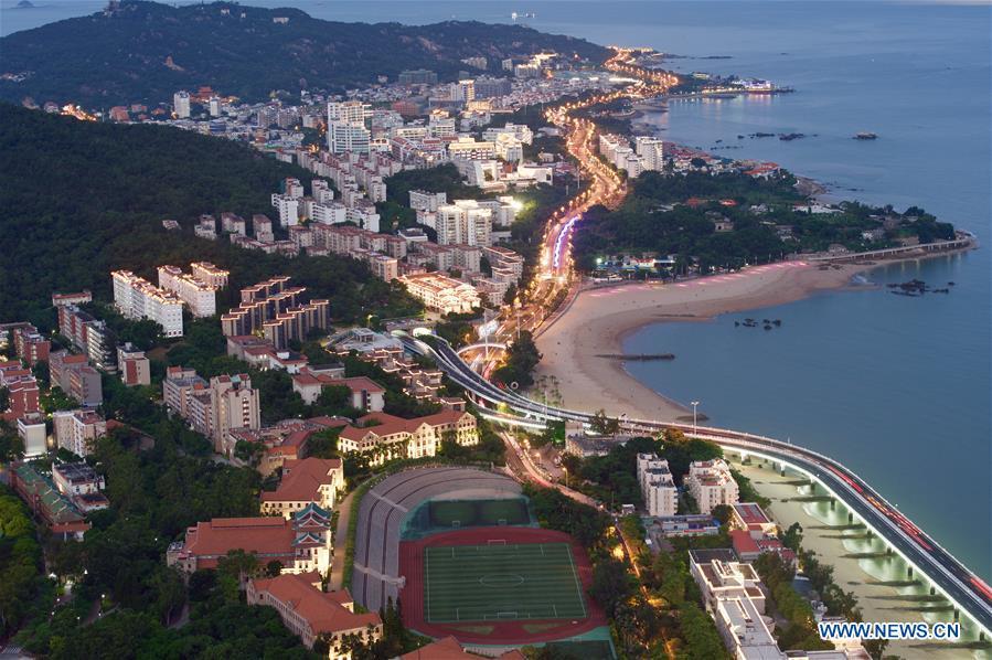 Galeria: vista noturna de Xiamen, cidade anfitriã da cúpula dos BRICS 2017