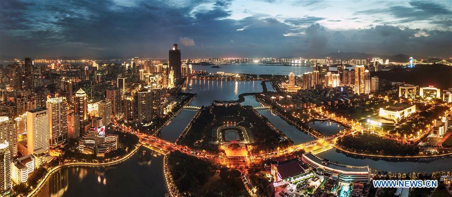 Galeria: vista noturna de Xiamen, cidade anfitriã da cúpula dos BRICS 2017
