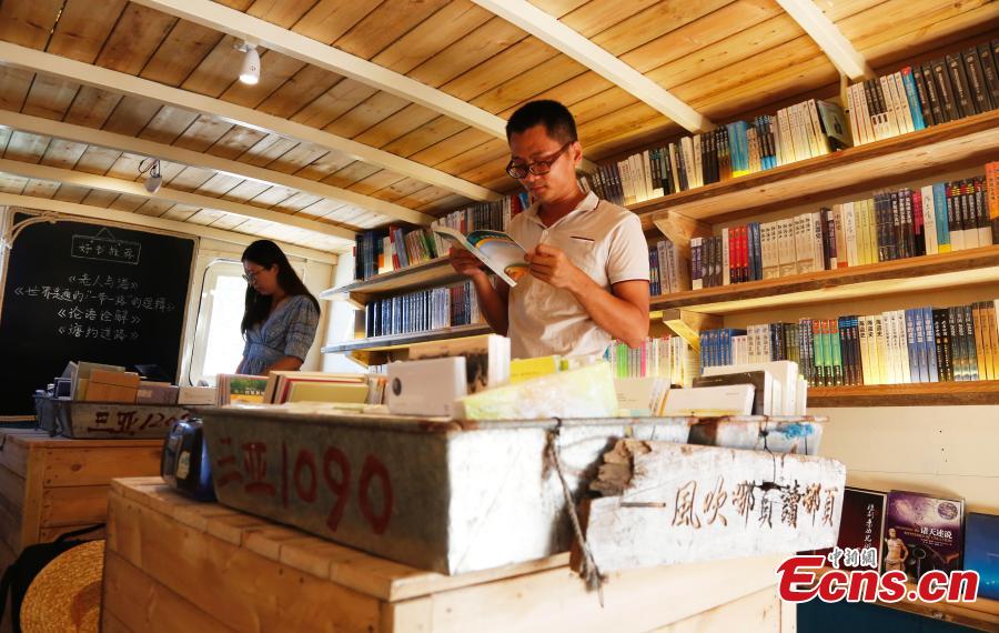 Barcos transformados em livraria em Sanya