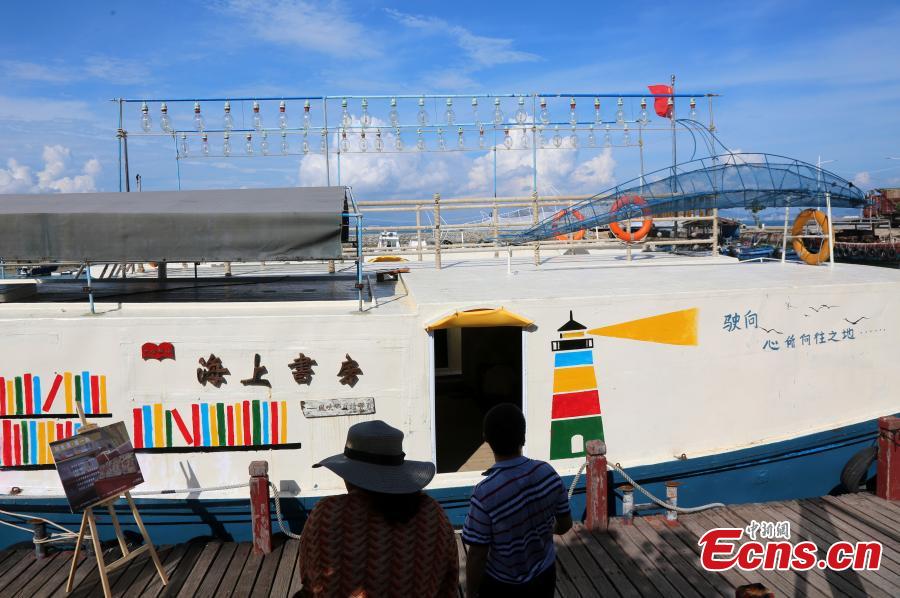 Barcos transformados em livraria em Sanya