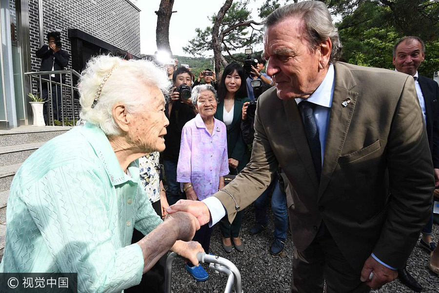 Ex-chanceler da Alemanha visita “mulheres de conforto”,deixando aviso ao Japão