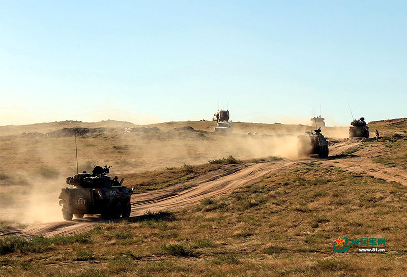 Exército chinês realiza manobra de grande escala na Mongólia Interior