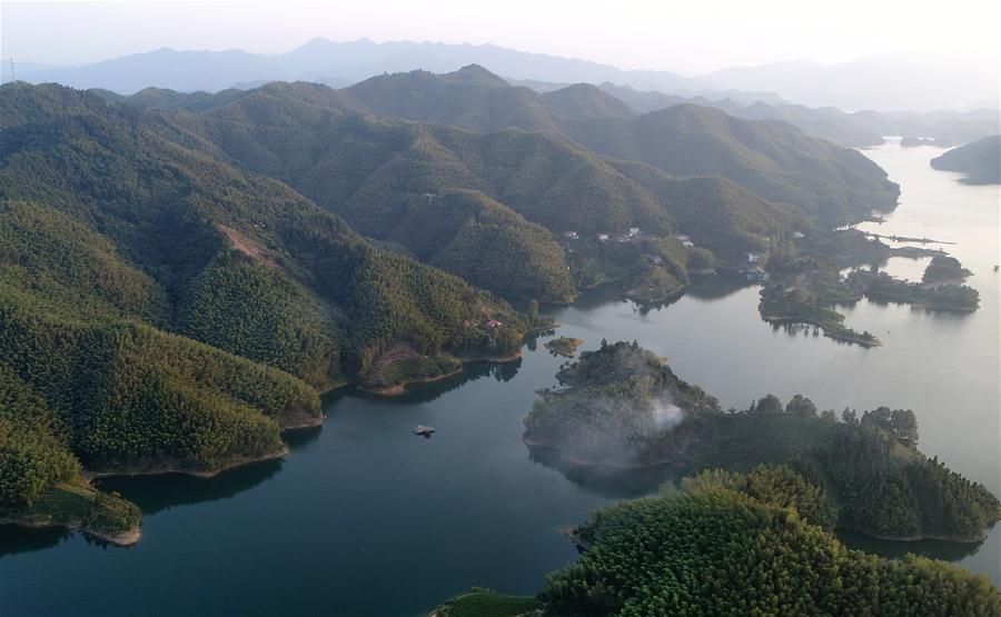 Cenário do reservatório Xianghongdian em Lu'an, no leste da China