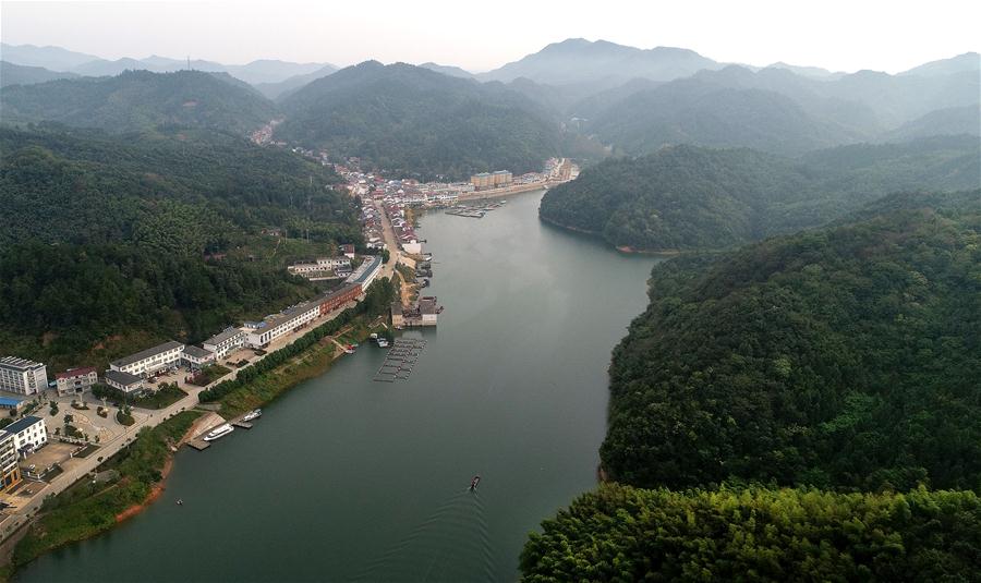 Cenário do reservatório Xianghongdian em Lu'an, no leste da China