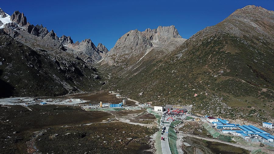 China inaugura túnel de mais alta altitude no mundo