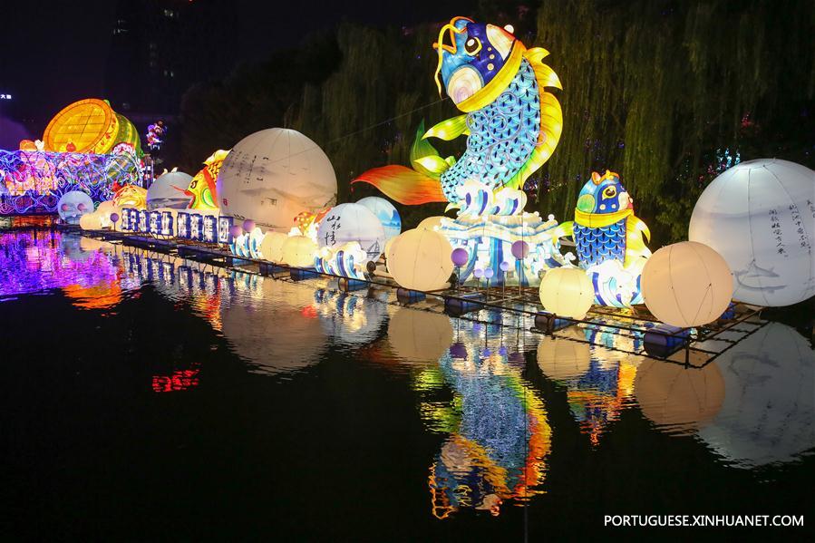 Festival de lanternas em Haining, no leste da China