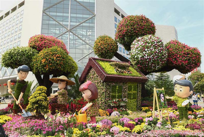 Beijing recebe decorações de flores para celebrar Dia Nacional