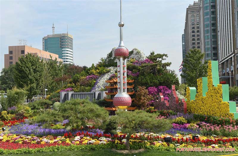 Beijing recebe decorações de flores para celebrar Dia Nacional