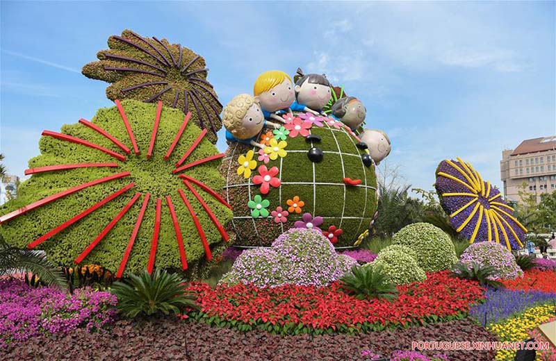 Beijing recebe decorações de flores para celebrar Dia Nacional