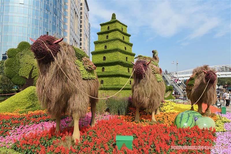 Beijing recebe decorações de flores para celebrar Dia Nacional