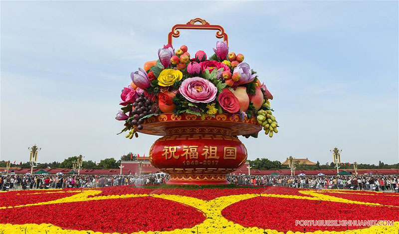 Beijing recebe decorações de flores para celebrar Dia Nacional