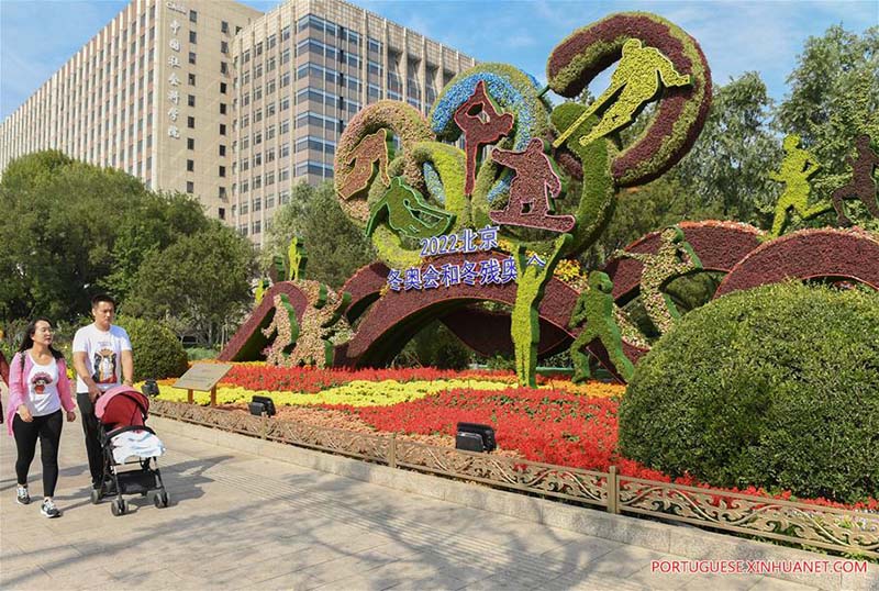 Beijing recebe decorações de flores para celebrar Dia Nacional