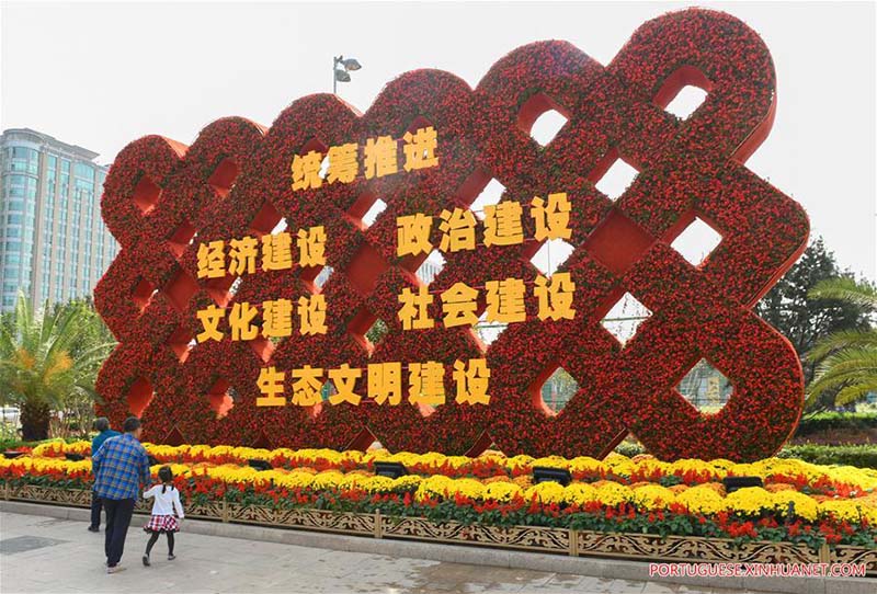 Beijing recebe decorações de flores para celebrar Dia Nacional