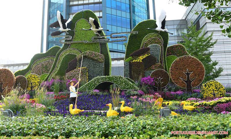 Beijing recebe decorações de flores para celebrar Dia Nacional