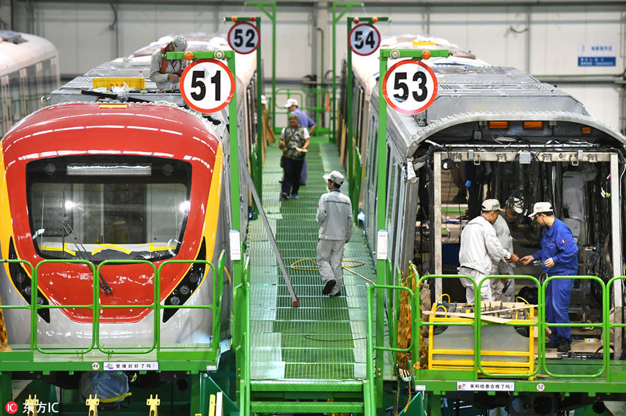 Metrô fabricado na China entra em operação no Paquistão