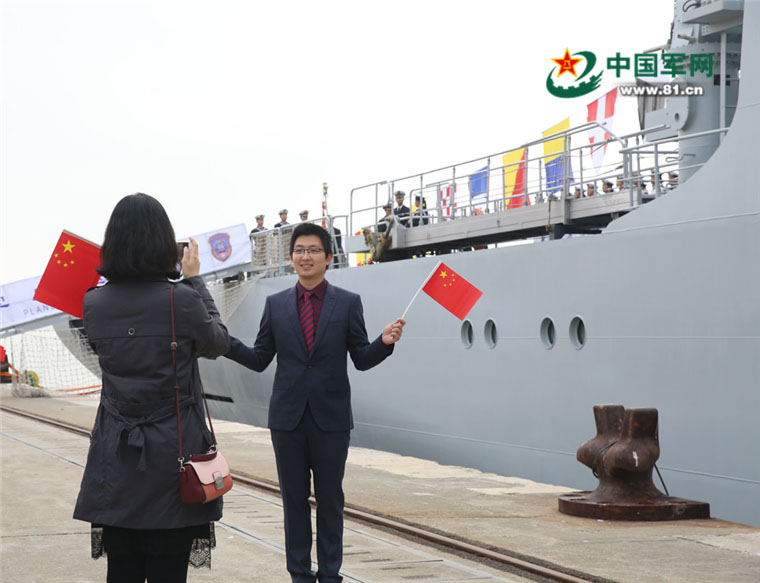 Navio de treinamento da marinha chinesa visita Portugal